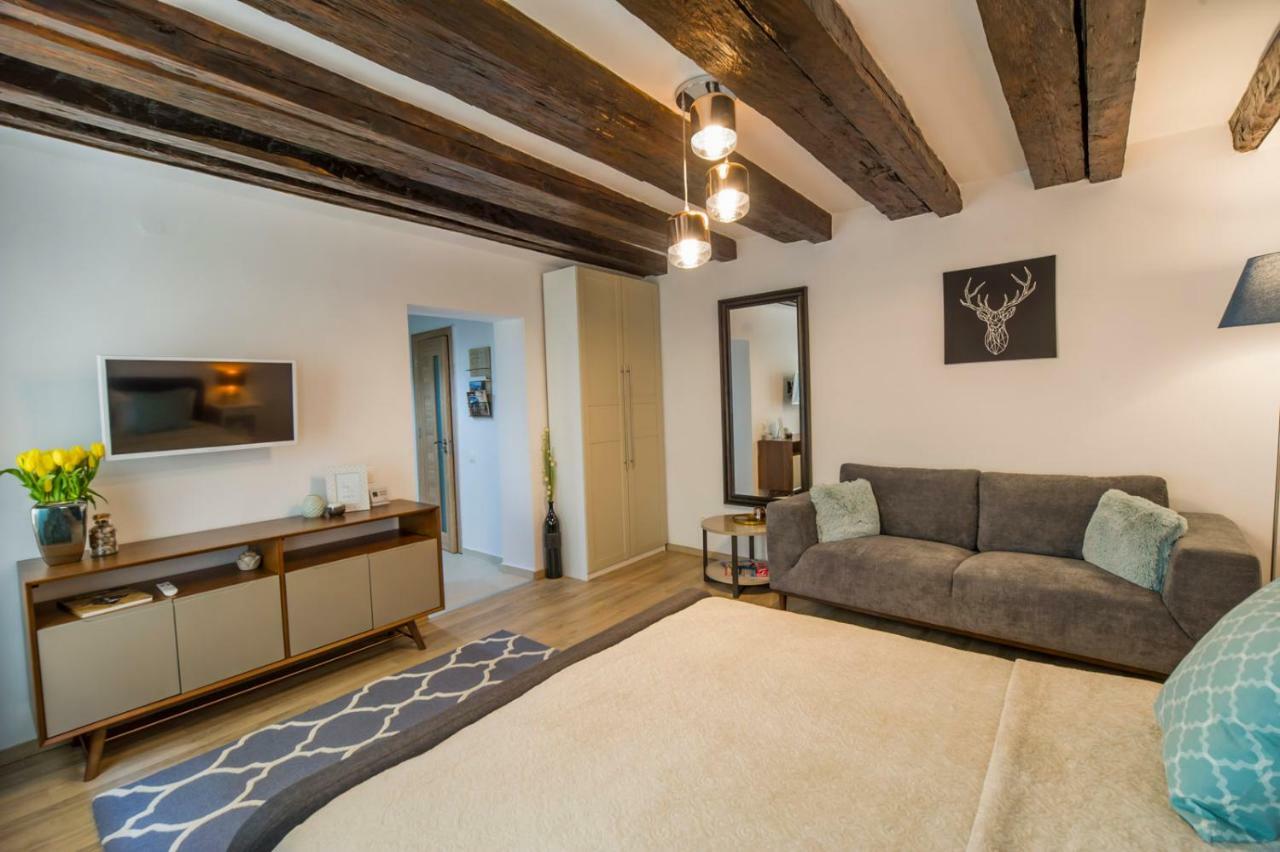 Uptown Studio Brasov Bagian luar foto