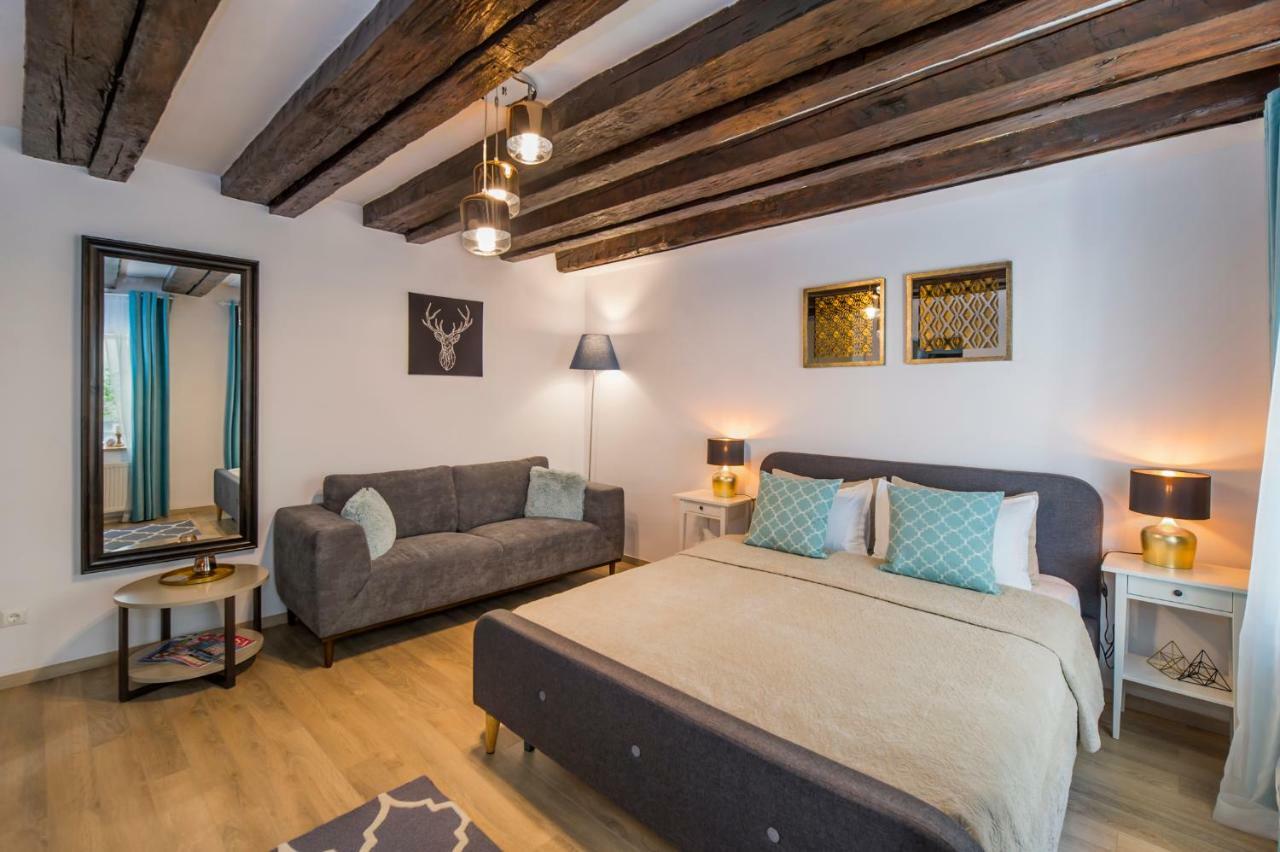 Uptown Studio Brasov Bagian luar foto